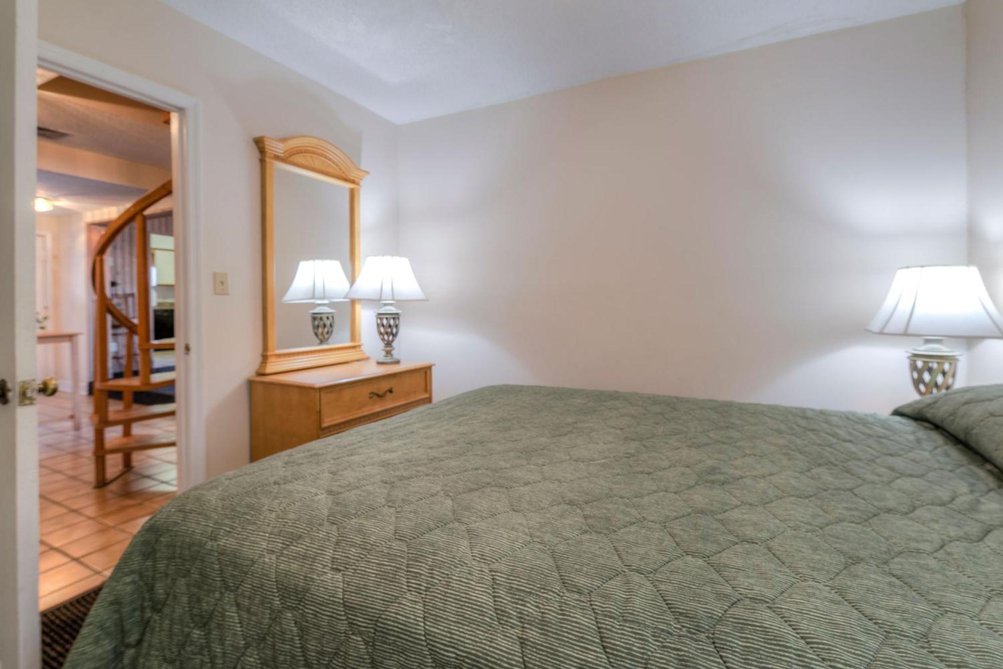 Kingfisher Inn Garden City Екстериор снимка